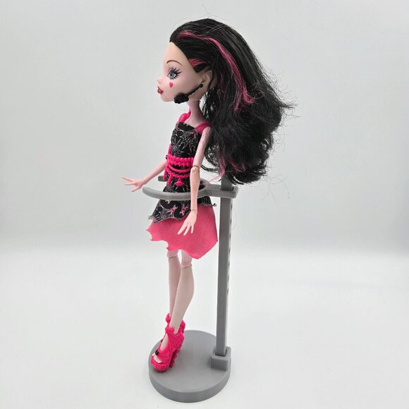 Monster High Draculaura Frights Camera Action Black Carpet Doll Mattel 2008 Read - Picture 6 of 16